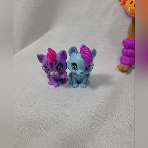 Cave Club Dolls Roaralai And Frenessa Doll With Pets - Picture 2 of 8